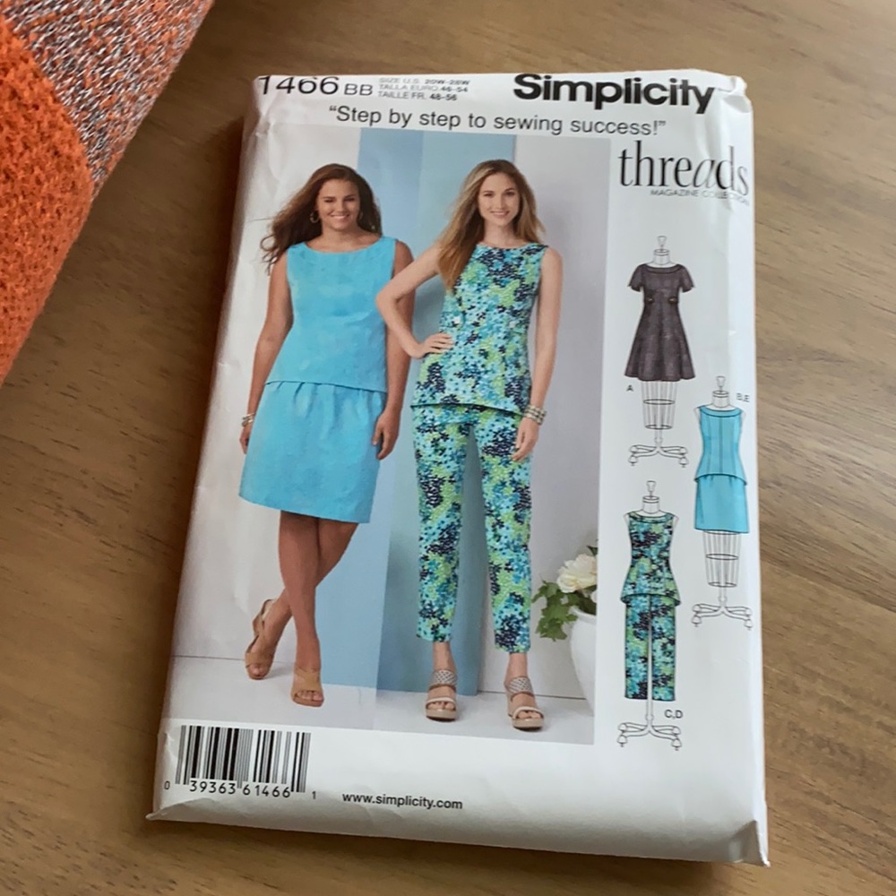 Simplicity Sewing Pattern and Dress new